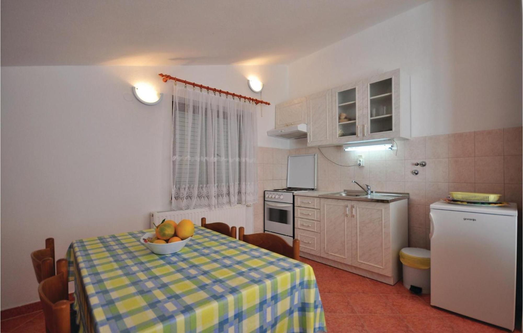 Amazing Apartment In Trogir With Kitchen Extérieur photo