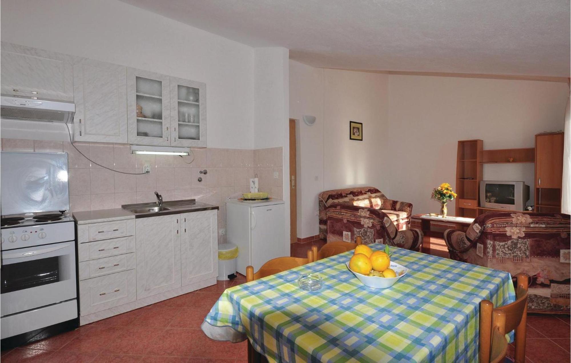 Amazing Apartment In Trogir With Kitchen Extérieur photo
